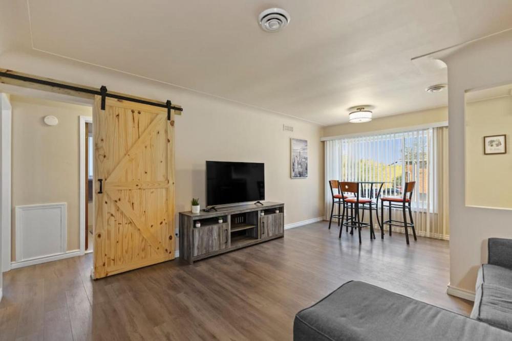 Modern Cozy 2b apt in Shelby Twp